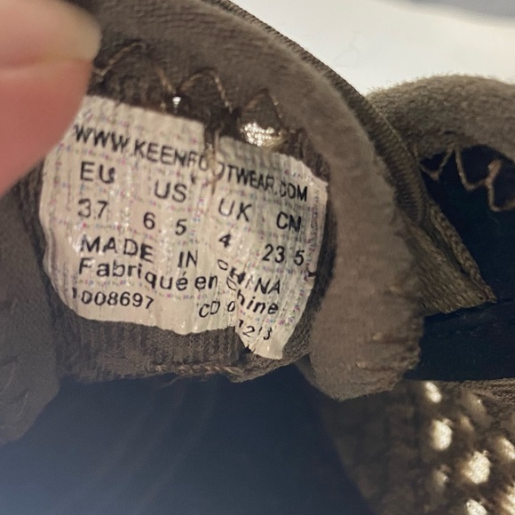 KEEN Mercer 6.5 Brown Suede Sneaker Casual Comfort Minimalist Barefoot Hole flaw - Picture 8 of 8